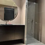 Luxury With Jacuzzi, Sauna, Gym & Cinema,