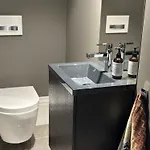 וילה Luxury With Jacuzzi, Sauna, Gym & Cinema, הארסטד