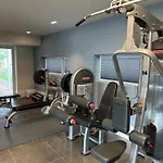 Luxury With Jacuzzi, Sauna, Gym & Cinema,