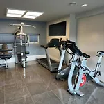 Luxury With Jacuzzi, Sauna, Gym & Cinema, הארסטד