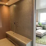 Luxury With Jacuzzi, Sauna, Gym & Cinema, וילה