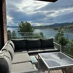 וילה Luxury With Jacuzzi, Sauna, Gym & Cinema, הארסטד