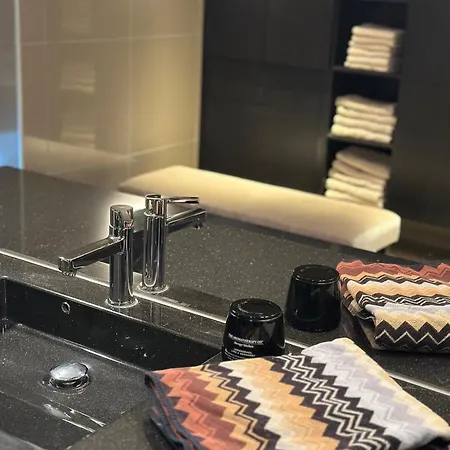 Luxury With Jacuzzi, Sauna, Gym & Cinema,