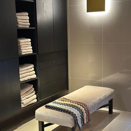 Villa Luxury With Jacuzzi, Sauna, Gym & Cinema,