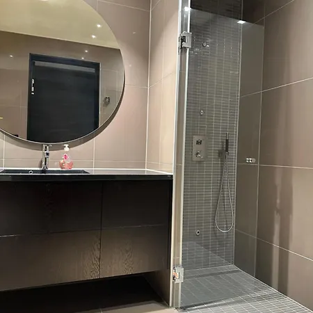 Luxury With Jacuzzi, Sauna, Gym & Cinema,