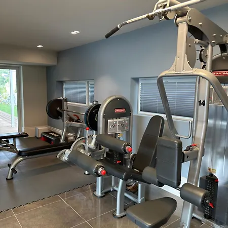 Luxury With Jacuzzi, Sauna, Gym & Cinema,