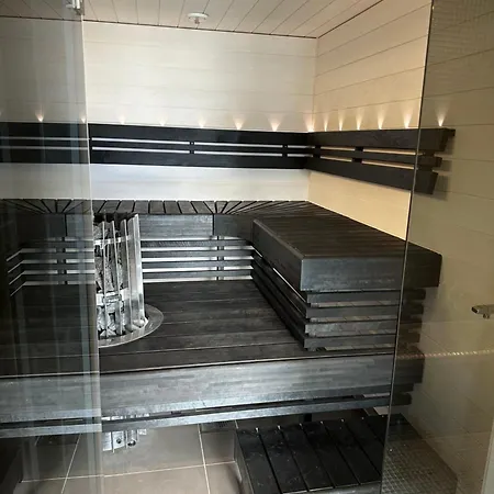 Luxury With Jacuzzi, Sauna, Gym & Cinema,