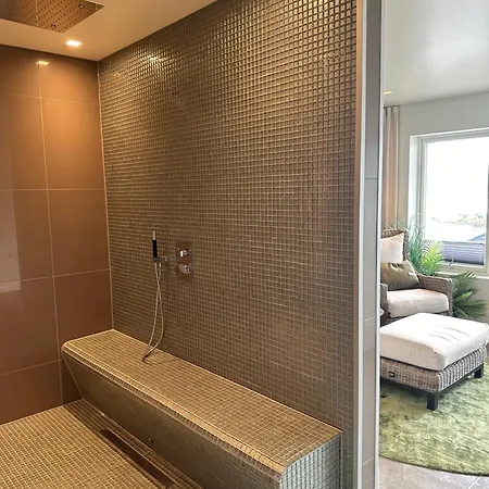 Luxury With Jacuzzi, Sauna, Gym & Cinema, Villa