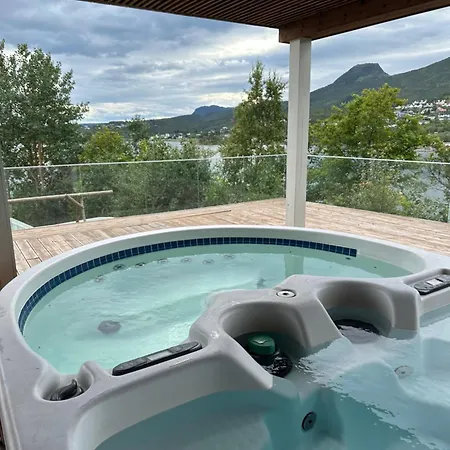 Luxury With Jacuzzi, Sauna, Gym & Cinema,