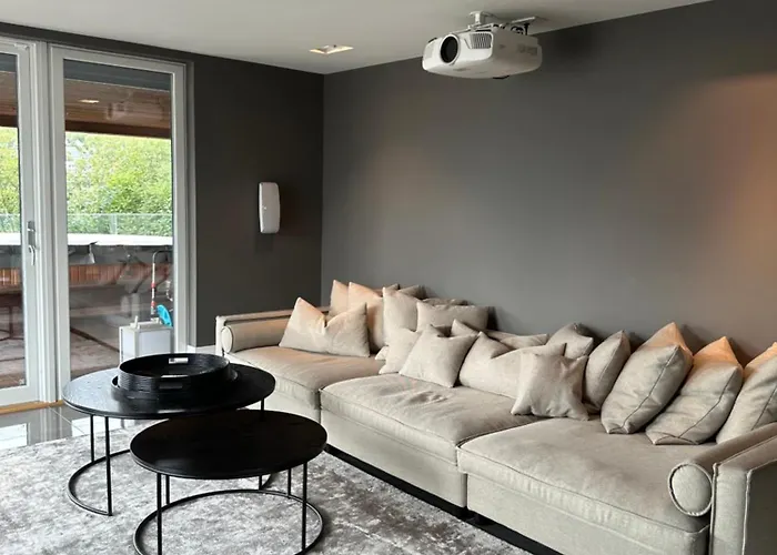 Luxury With Jacuzzi, Sauna, Gym & Cinema, Villa