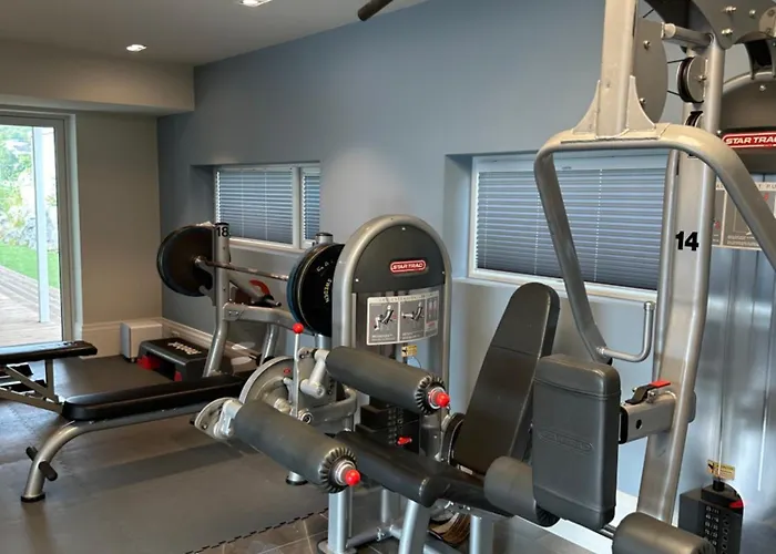 Luxury With Jacuzzi, Sauna, Gym & Cinema,