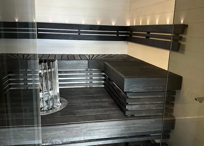 Luxury With Jacuzzi, Sauna, Gym & Cinema,