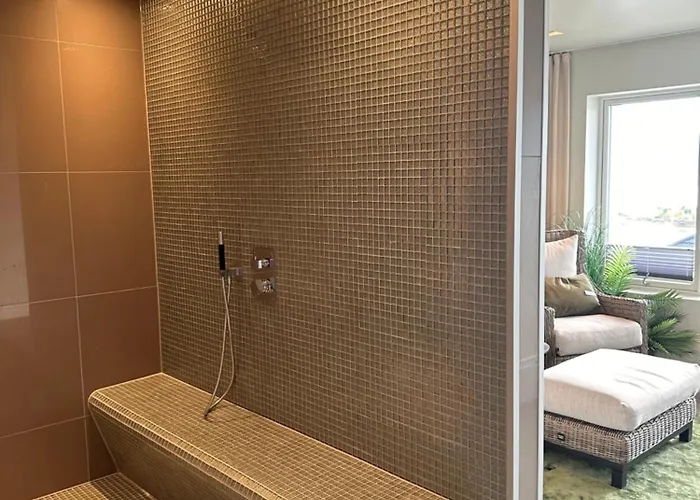 Luxury With Jacuzzi, Sauna, Gym & Cinema, Villa