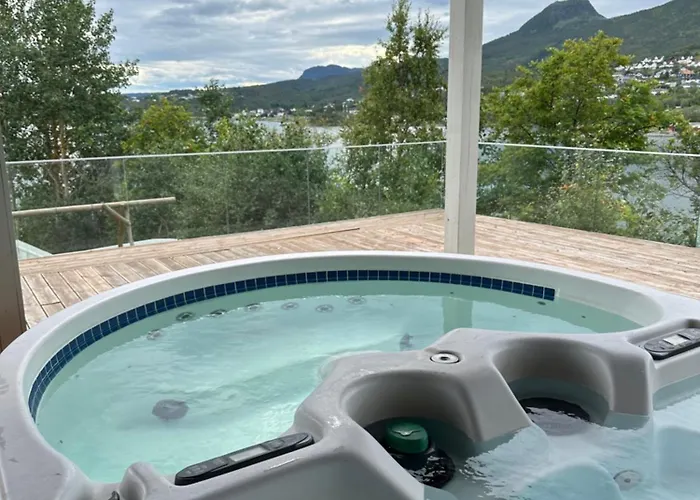Luxury With Jacuzzi, Sauna, Gym & Cinema,